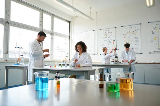 Comment devenir nez parfumeur : formation et parcours du créateur