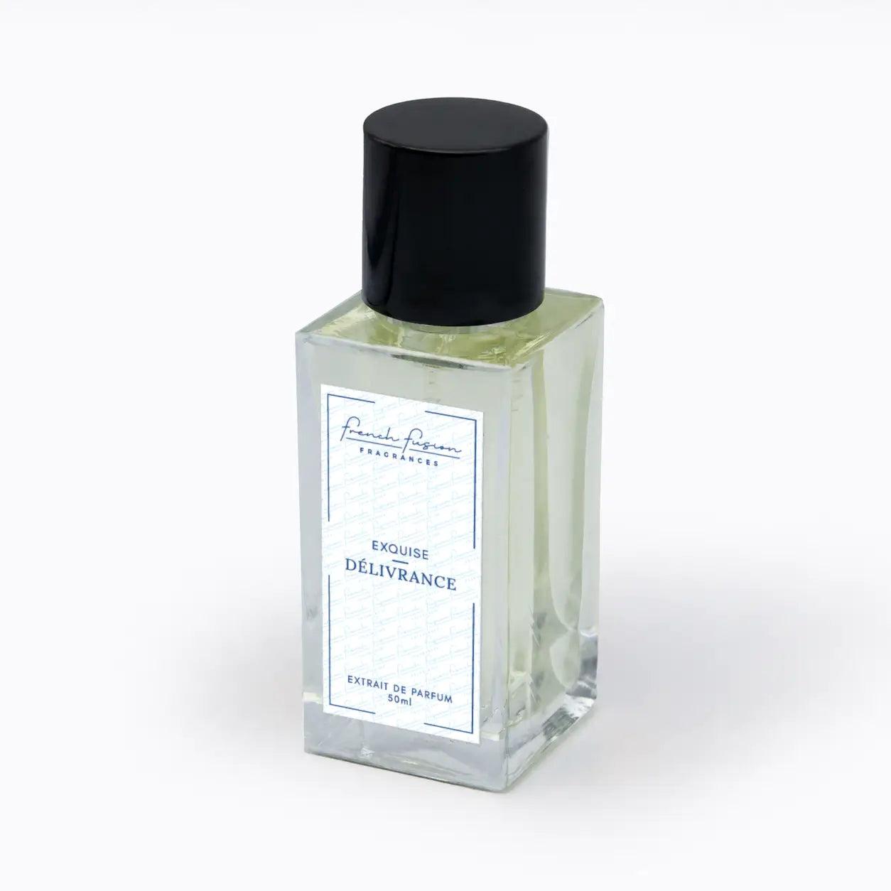 Flacon du parfum Exquise délivrance 50 ml French Fusion Fragrances, extrait de parfum vu de trois quarts avec étiquette Blanche et bleue